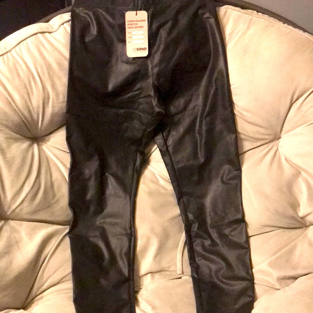 Faux Leather Stretch Leggings In Black